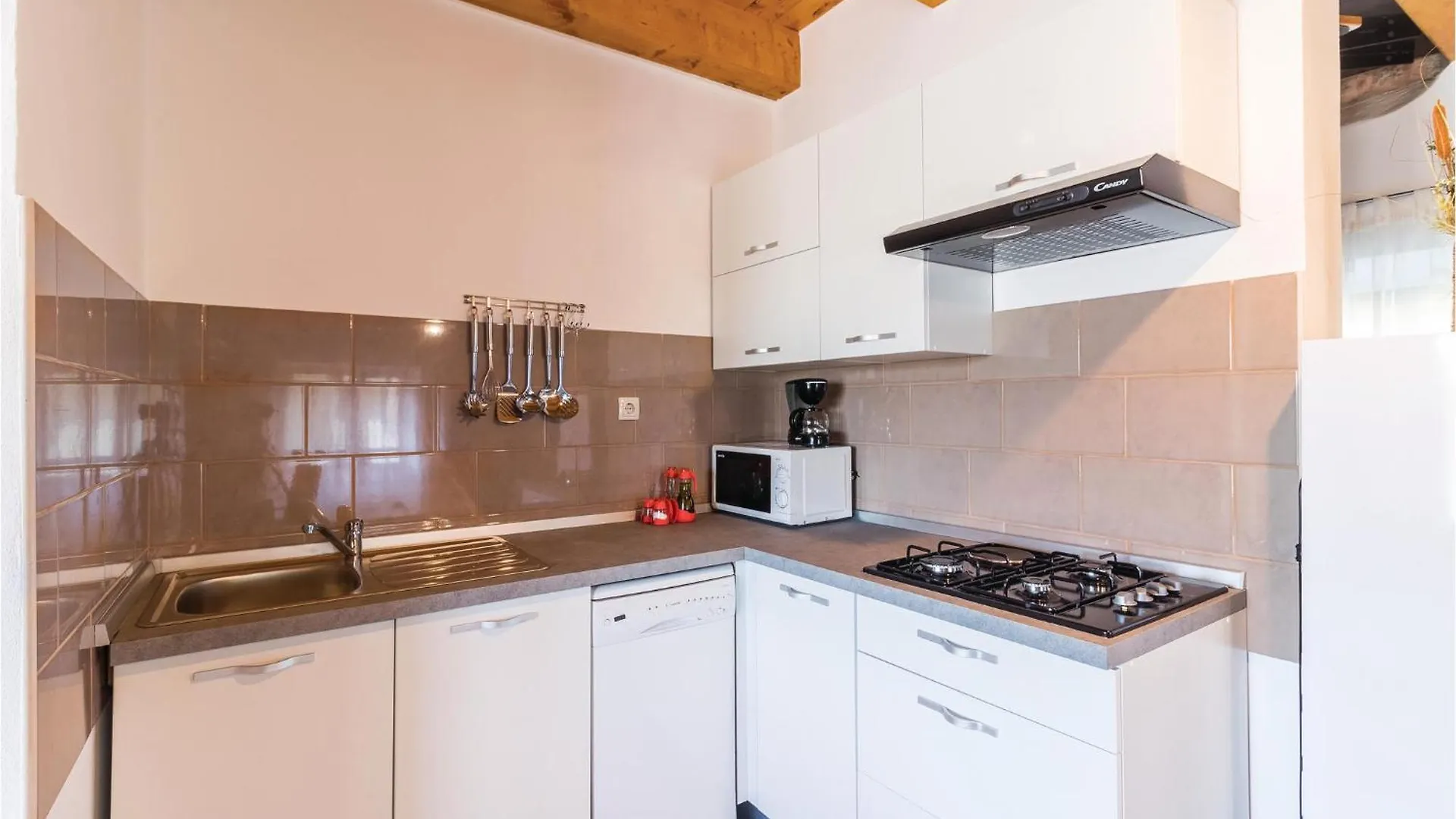 3 Bedroom Beautiful Home In Svetvincenat Vikendica