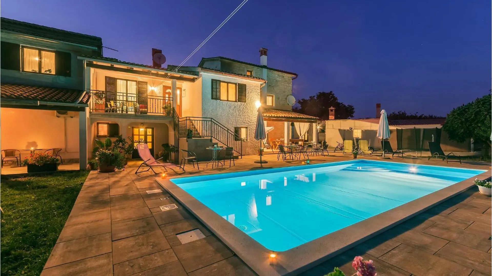 3 Bedroom Beautiful Home In Svetvincenat kontakti